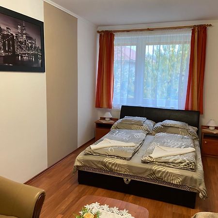 Vadrozsa Vendeghaz-Apartman Demjén Екстериор снимка