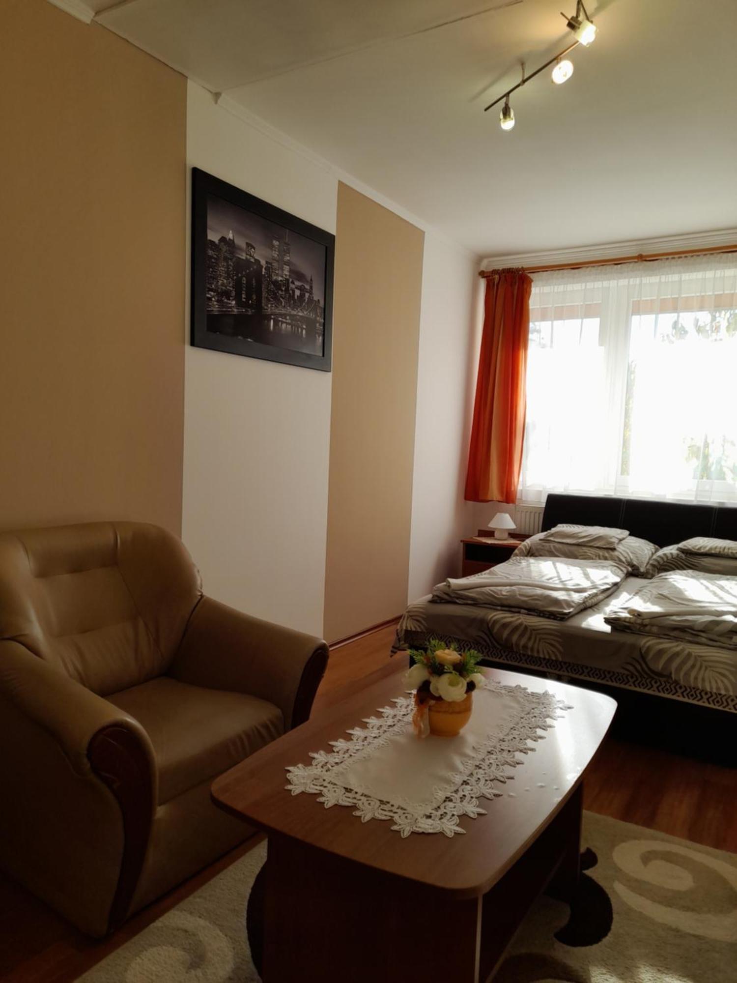 Vadrozsa Vendeghaz-Apartman Demjén Екстериор снимка