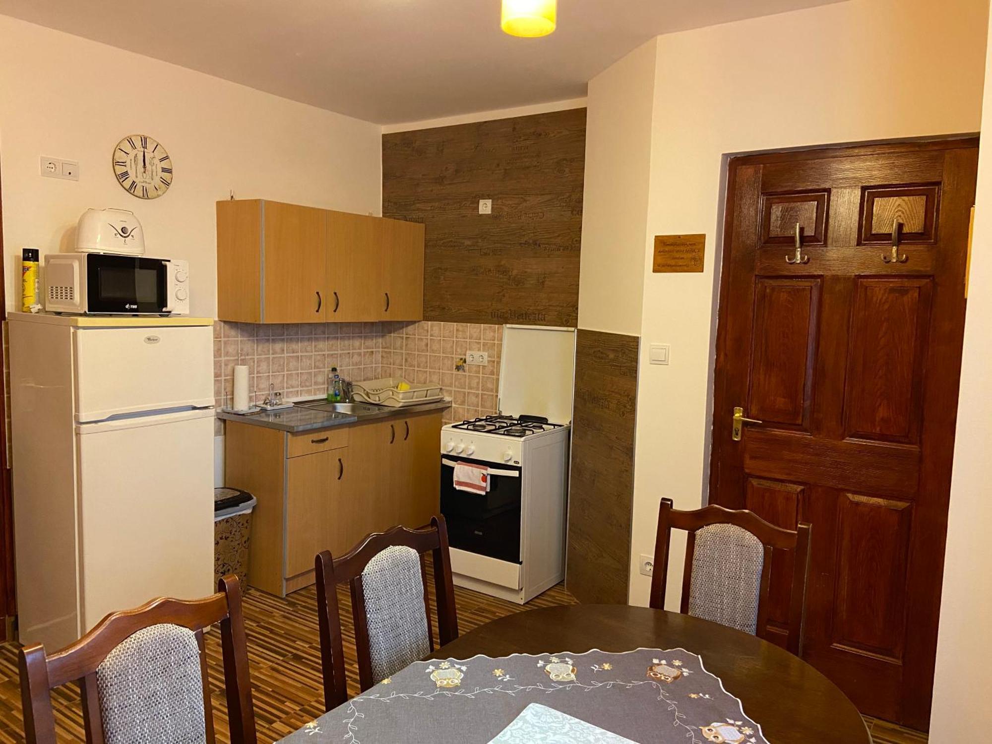 Vadrozsa Vendeghaz-Apartman Demjén Екстериор снимка
